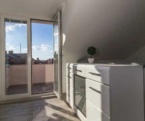 New Joly Sea View Апартаменты Биоград-на-Мору