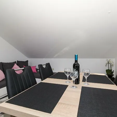 New Joly Sea View Apartman